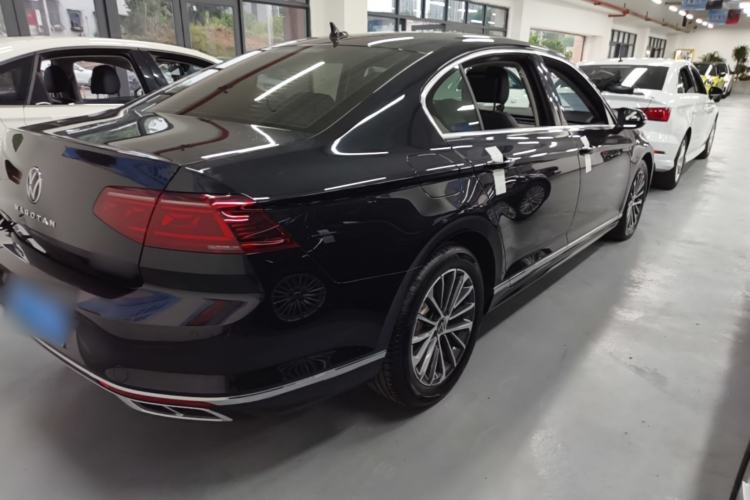 Used Volkswagen Magotan 2023 2 Million Units Limited Edition 330TSI DSG Leading Version Rear Right 45 Deg