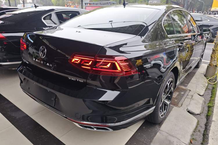 Used Volkswagen Magotan 2023 2 Million Units Commemorative Edition 330TSI DSG Luxury Version Rear Right 45 Deg