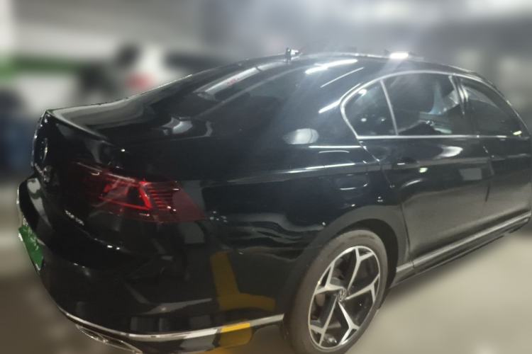 Used Volkswagen Magotan 2023 2 Million Units Commemorative Edition 330TSI DSG Luxury Version Rear Right 45 Deg