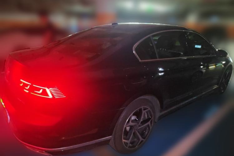 Used Volkswagen Magotan 2023 2 Million Units Commemorative Edition 330TSI DSG Luxury Version Rear Right 45 Deg