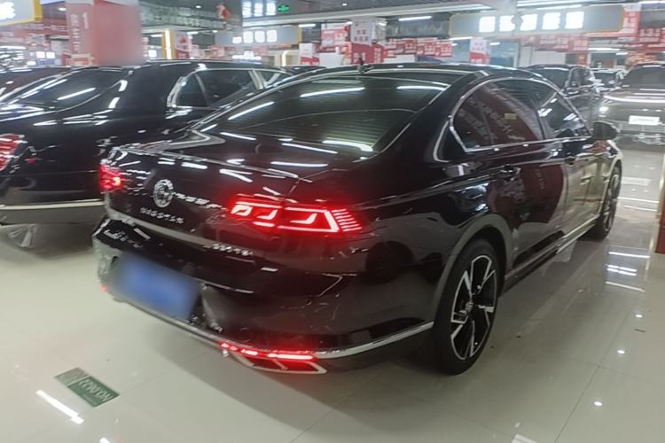 Used Volkswagen Magotan 2023 2 Million Units Commemorative Edition 330TSI DSG Luxury Version Rear Right 45 Deg