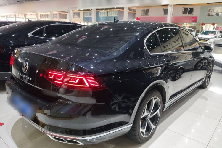 Used Volkswagen Magotan 2023 2 Million Units Limited Edition 330TSI DSG Leading Version Rear Right 45 Deg