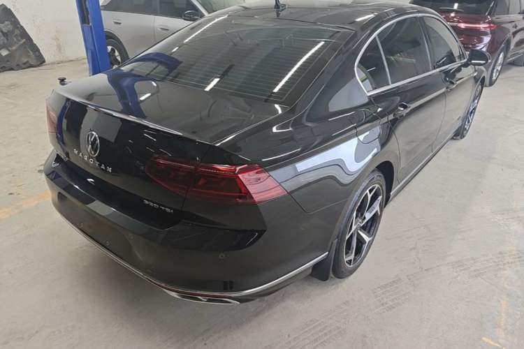 Used Volkswagen Magotan 2023 2 Million Units Commemorative Edition 330TSI DSG Luxury Version Rear Right 45 Deg