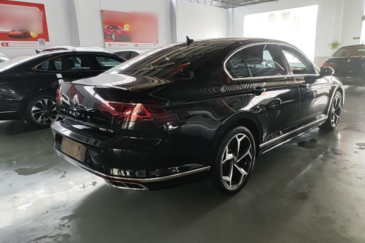 Used Volkswagen Magotan 2023 2 Million Units Limited Edition 330TSI DSG Leading Version Rear Right 45 Deg