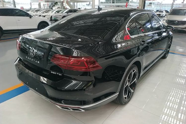 Used Volkswagen Magotan 2023 2 Million Units Limited Edition 330TSI DSG Leading Version Rear Right 45 Deg