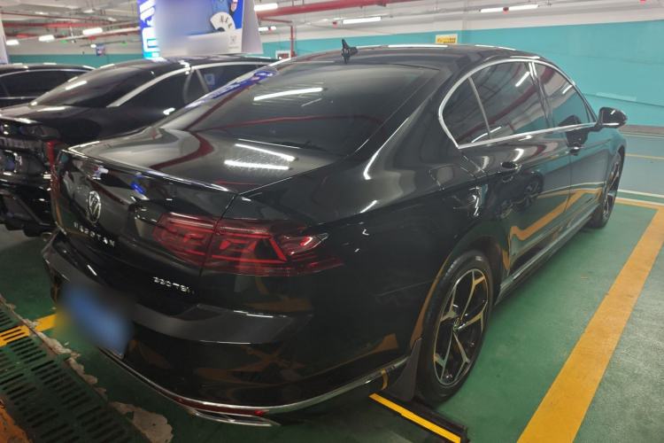 Used Volkswagen Magotan 2023 2 Million Units Limited Edition 330TSI DSG Leading Version Rear Right 45 Deg