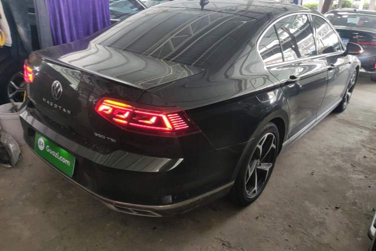 Used Volkswagen Magotan 2023 2 Million Units Commemorative Edition 330TSI DSG Luxury Version Rear Right 45 Deg