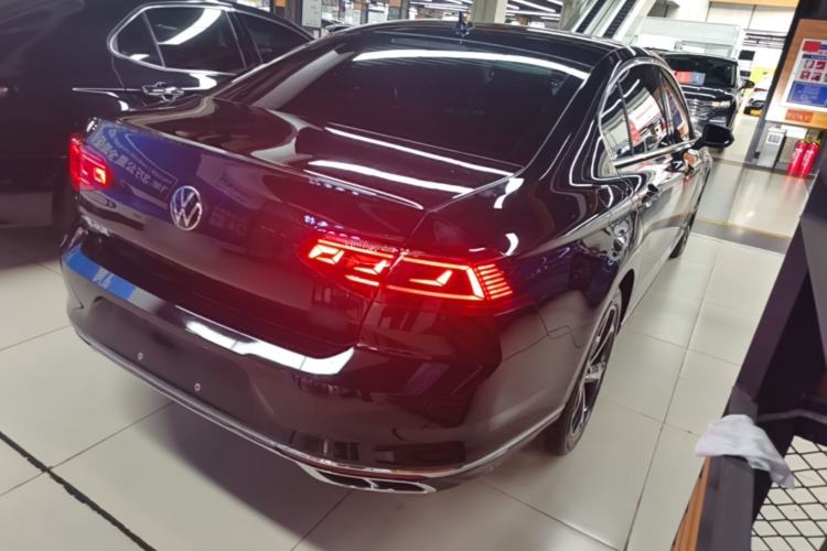 Used Volkswagen Magotan 2023 2 Million Units Commemorative Edition 330TSI DSG Luxury Version Rear Right 45 Deg