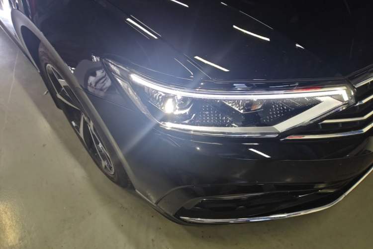 Used Volkswagen Magotan 2023 2 Million Units Limited Edition 330TSI DSG Leading Version Right Front Headlight