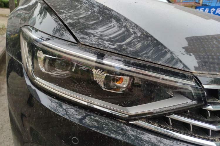 Used Volkswagen Magotan 2023 2 Million Units Limited Edition 330TSI DSG Leading Version Right Front Headlight