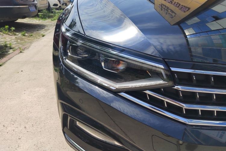 Used Volkswagen Magotan 2023 2 Million Units Limited Edition 330TSI DSG Leading Version Right Front Headlight
