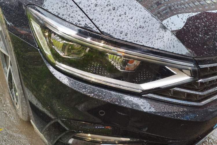 Used Volkswagen Magotan 2023 2 Million Units Limited Edition 330TSI DSG Leading Version Right Front Headlight