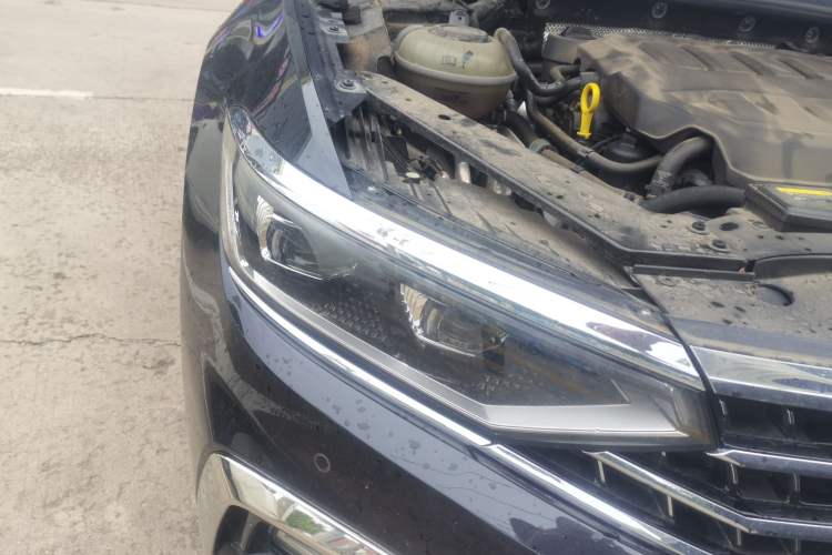 Used Volkswagen Magotan 2023 2 Million Units Limited-Edition 380TSI DSG Flagship Version Right Front Headlight