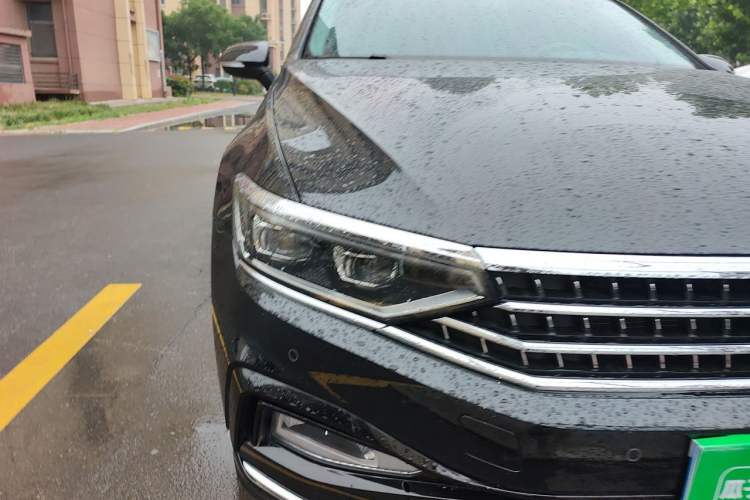 Used Volkswagen Magotan 2023 2 Million Units Limited-Edition 380TSI DSG Flagship Version Right Front Headlight