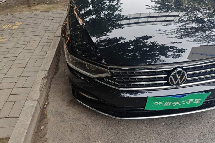 Used Volkswagen Magotan 2023 2 Million Units Commemorative Edition 330TSI DSG Luxury Version Right Front Headlight
