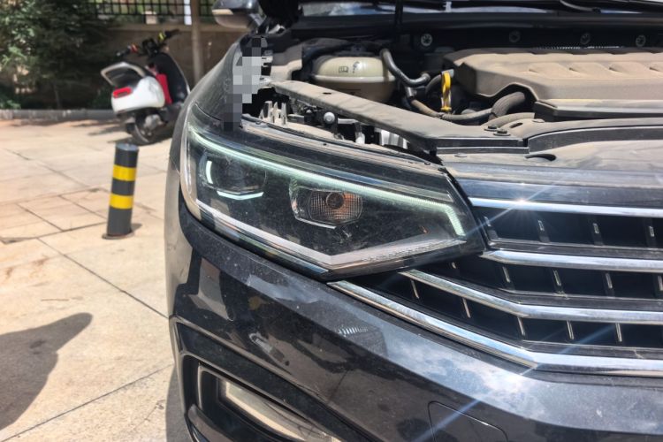 Used Volkswagen Magotan 2023 2 Million Units Limited Edition 330TSI DSG Leading Version Right Front Headlight