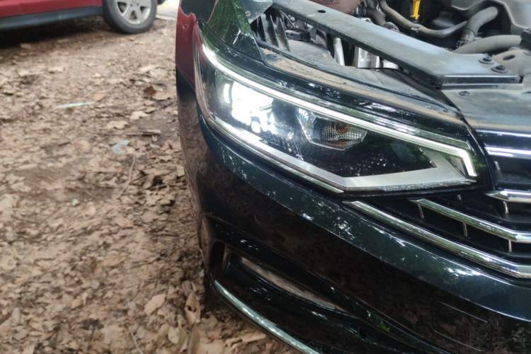 Used Volkswagen Magotan 2023 2 Million Units Limited Edition 330TSI DSG Leading Version Right Front Headlight