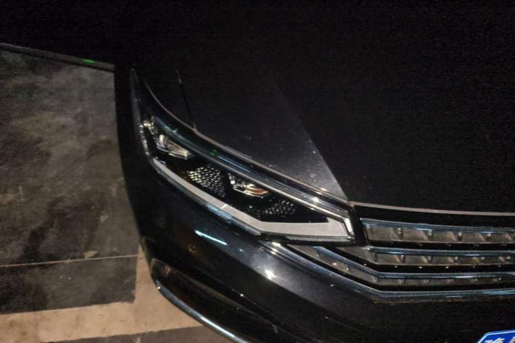Used Volkswagen Magotan 2023 2 Million Units Limited Edition 330TSI DSG Leading Version Right Front Headlight