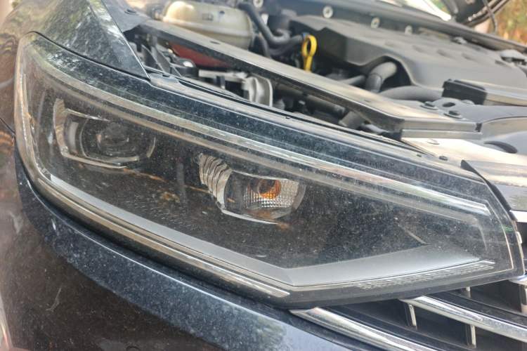 Used Volkswagen Magotan 2023 2 Million Units Commemorative Edition 330TSI DSG Luxury Version Right Front Headlight