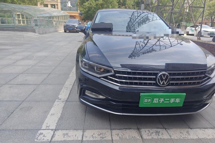 Used Volkswagen Magotan 2023 2 Million Units Commemorative Edition 330TSI DSG Luxury Version Right Front Headlight