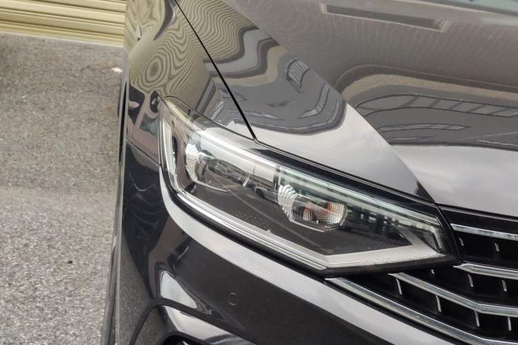 Used Volkswagen Magotan 2023 2 Million Units Commemorative Edition 330TSI DSG Luxury Version Right Front Headlight