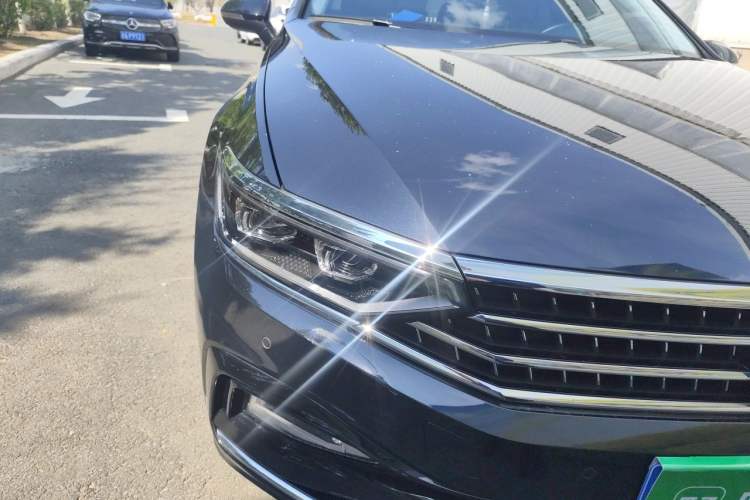 Used Volkswagen Magotan 2023 2 Million Units Limited-Edition 380TSI DSG Flagship Version Right Front Headlight