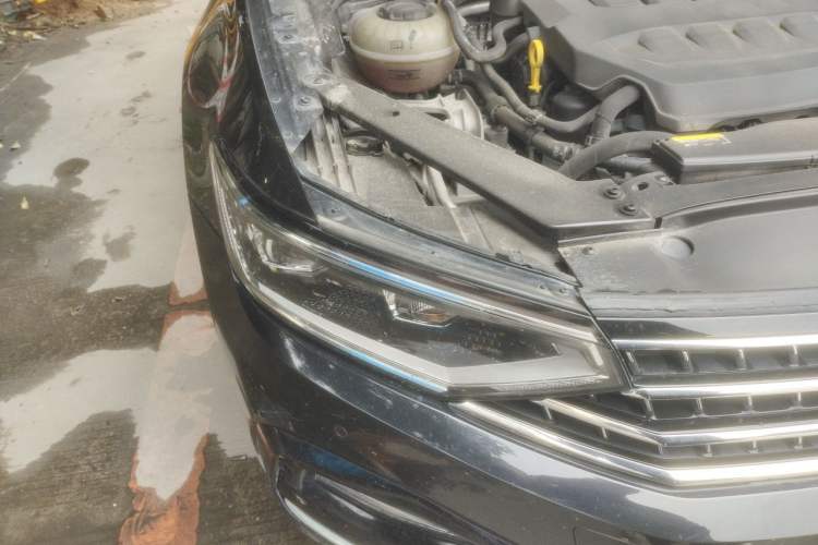 Used Volkswagen Magotan 2023 2 Million Units Commemorative Edition 330TSI DSG Luxury Version Right Front Headlight