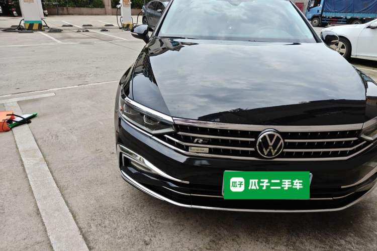 Used Volkswagen Magotan 2023 2 Million Units Limited-Edition 380TSI DSG Flagship Version Right Front Headlight