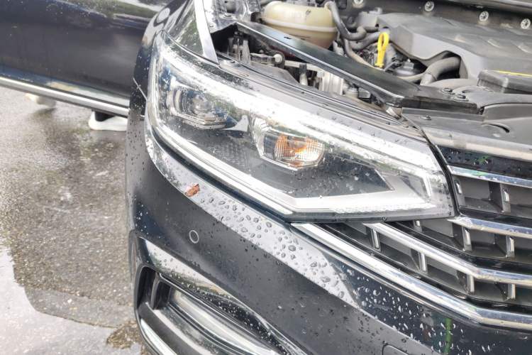 Used Volkswagen Magotan 2023 2 Million Units Limited Edition 330TSI DSG Leading Version Right Front Headlight