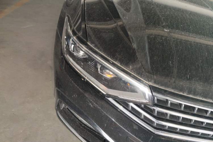Used Volkswagen Magotan 2023 2 Million Units Commemorative Edition 330TSI DSG Luxury Version Right Front Headlight