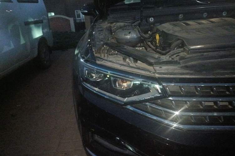 Used Volkswagen Magotan 2023 2 Million Units Commemorative Edition 330TSI DSG Luxury Version Right Front Headlight