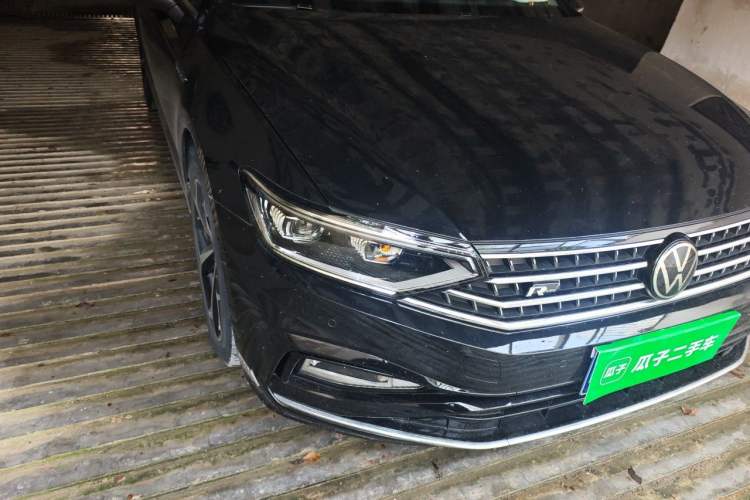 Used Volkswagen Magotan 2023 2 Million Units Commemorative Edition 330TSI DSG Luxury Version Right Front Headlight