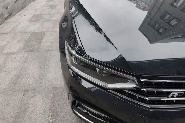 Used Volkswagen Magotan 2023 2 Million Units Limited Edition 330TSI DSG Leading Version Right Front Headlight