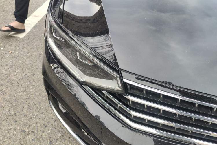 Used Volkswagen Magotan 2023 2 Million Units Commemorative Edition 330TSI DSG Luxury Version Right Front Headlight