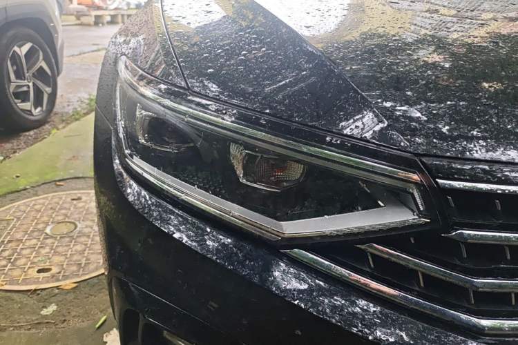 Used Volkswagen Magotan 2023 2 Million Units Limited-Edition 280TSI DSG Comfort Version Right Front Headlight