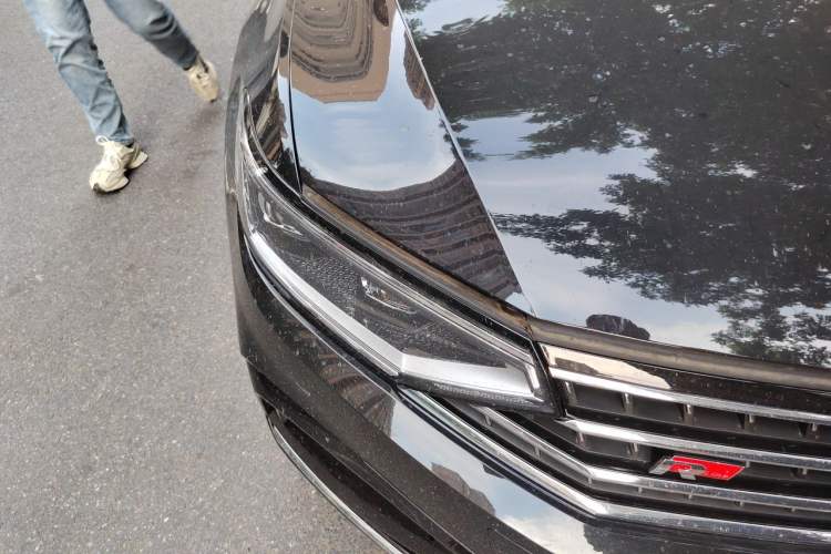 Used Volkswagen Magotan 2023 2 Million Units Commemorative Edition 330TSI DSG Luxury Version Right Front Headlight