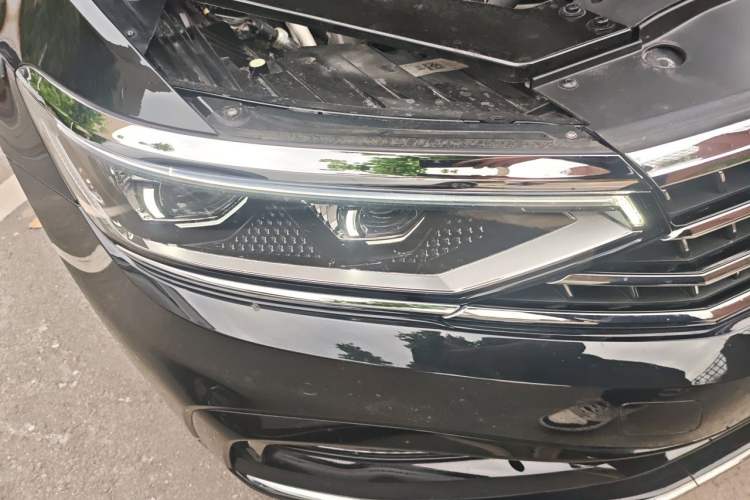 Used Volkswagen Magotan 2023 2 Million Units Limited-Edition 380TSI DSG Flagship Version Right Front Headlight