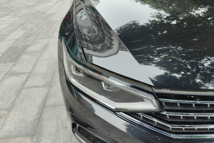 Used Volkswagen Magotan 2023 2 Million Units Limited Edition 330TSI DSG Leading Version Right Front Headlight