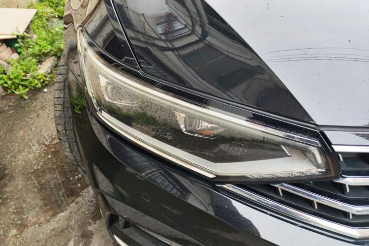 Used Volkswagen Magotan 2023 2 Million Units Commemorative Edition 330TSI DSG Luxury Version Right Front Headlight