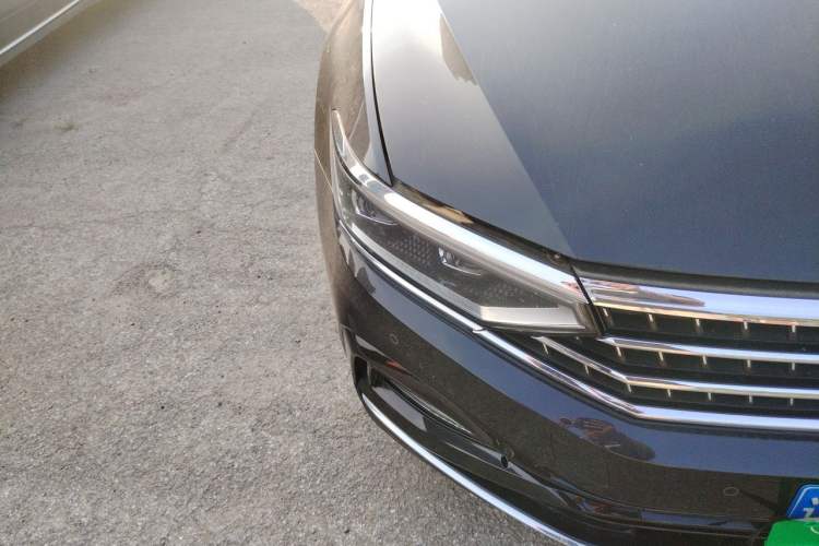 Used Volkswagen Magotan 2023 2 Million Units Limited-Edition 380TSI DSG Flagship Version Right Front Headlight