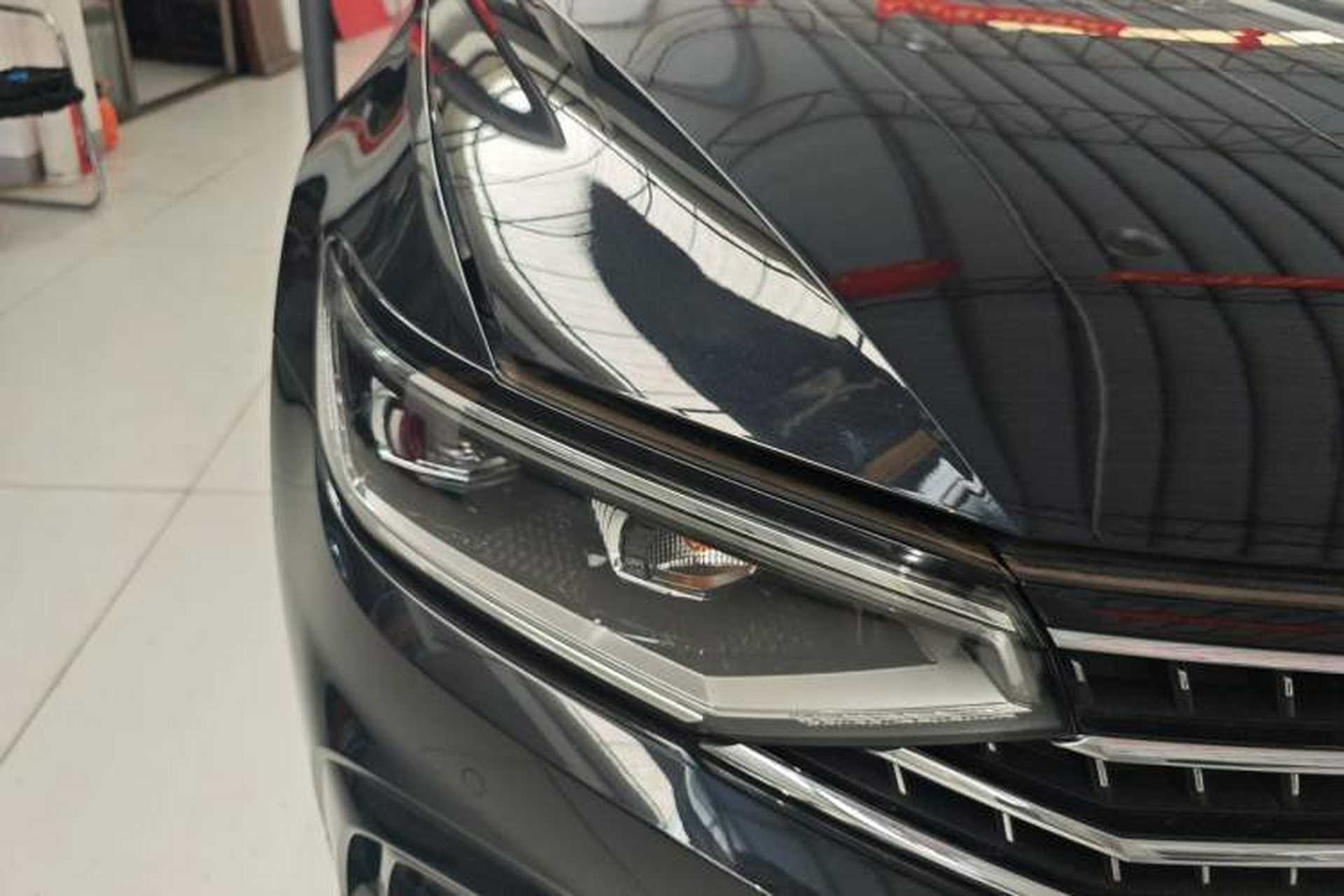 Used Volkswagen Magotan 2023 2 Million Units Limited-Edition 280TSI DSG Comfort Version Right Front Headlight