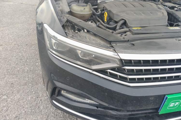 Used Volkswagen Magotan 2023 2 Million Units Limited-Edition 380TSI DSG Flagship Version Right Front Headlight