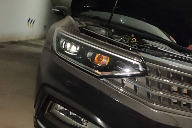 Used Volkswagen Magotan 2023 2 Million Units Limited-Edition 280TSI DSG Comfort Version Right Front Headlight