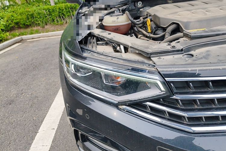 Used Volkswagen Magotan 2023 2 Million Units Commemorative Edition 330TSI DSG Luxury Version Right Front Headlight