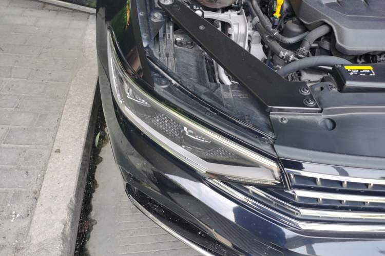 Used Volkswagen Magotan 2023 2 Million Units Commemorative Edition 330TSI DSG Luxury Version Right Front Headlight