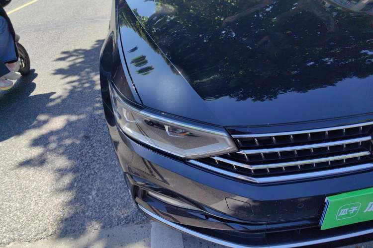 Used Volkswagen Magotan 2023 2 Million Units Commemorative Edition 330TSI DSG Luxury Version Right Front Headlight