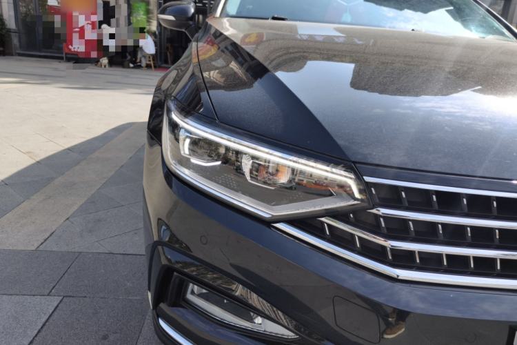 Used Volkswagen Magotan 2023 2 Million Units Limited Edition 330TSI DSG Leading Version Right Front Headlight
