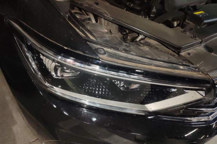 Used Volkswagen Magotan 2023 2 Million Units Commemorative Edition 330TSI DSG Luxury Version Right Front Headlight