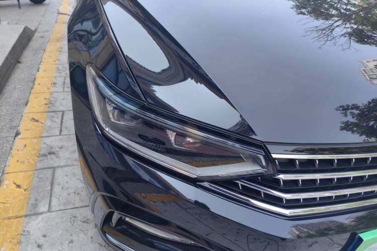 Used Volkswagen Magotan 2023 2 Million Units Limited Edition 330TSI DSG Leading Version Right Front Headlight
