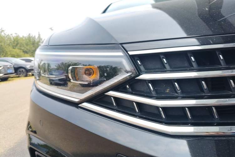 Used Volkswagen Magotan 2023 2 Million Units Limited Edition 330TSI DSG Leading Version Right Front Headlight
